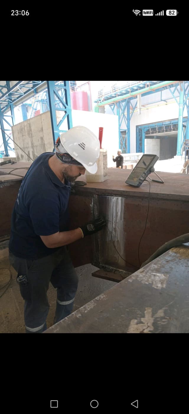 Sahada ultrasonik test ile metal parça kontrolü